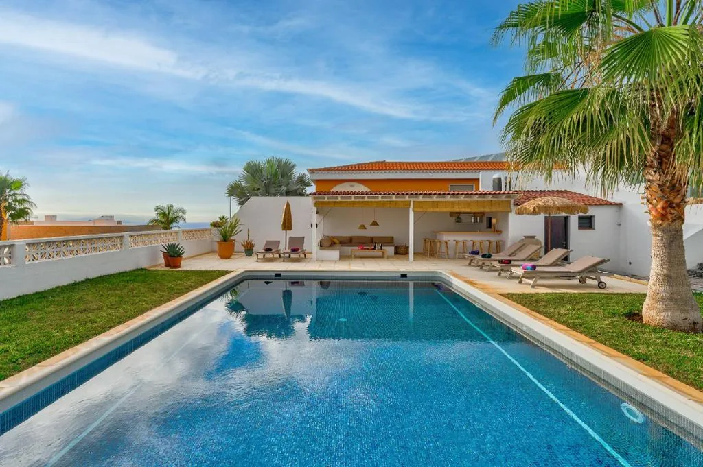 Villa Superior — Charming Villa with Private and Heated Pool by Olax Rentals