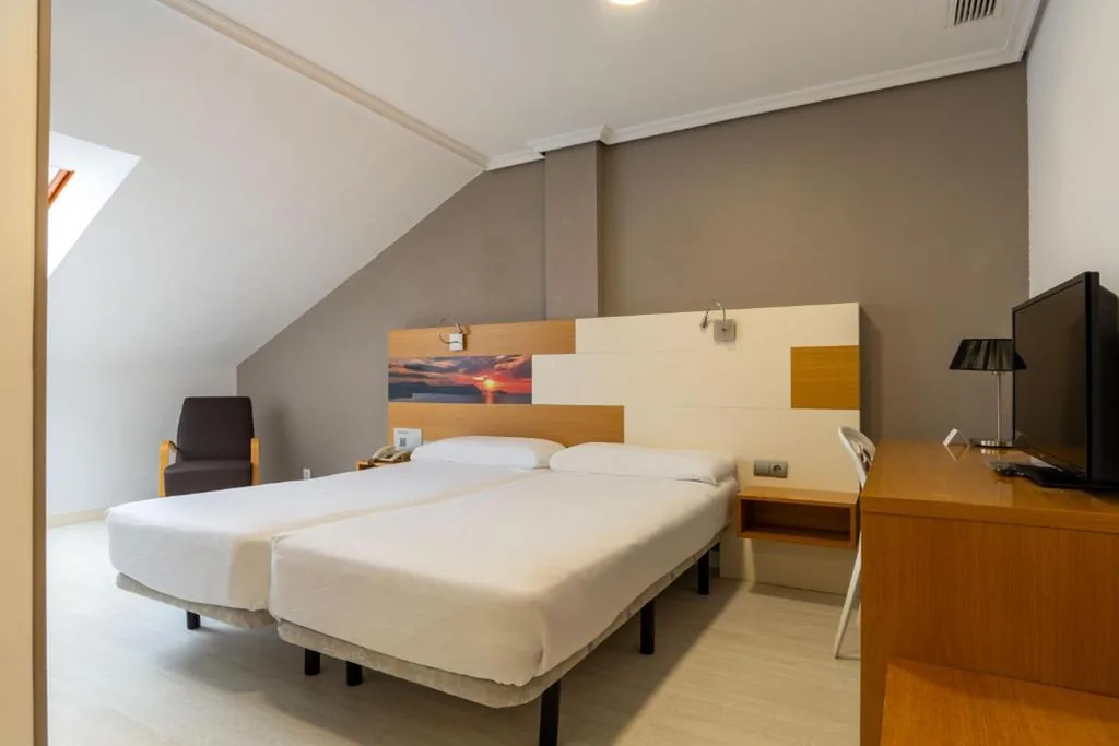 Camera Doppia con letto supplementare (2 adulti + 1 bambino) - 2 letti — Chateau La Roca