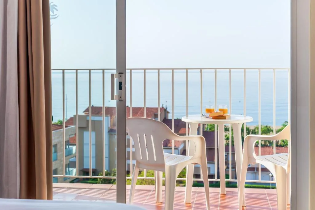 Quarto Triplo com Vista Mar — Checkin Catalonia