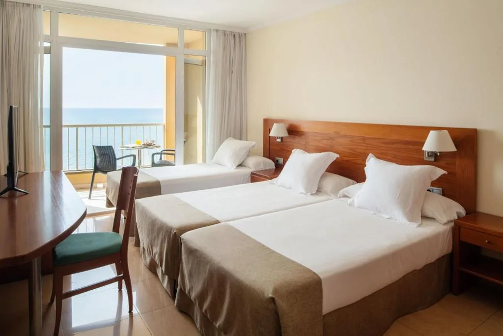 海の眺めがあるトリプルルーム（大人2名＋子ども1名） — Checkin Diamar