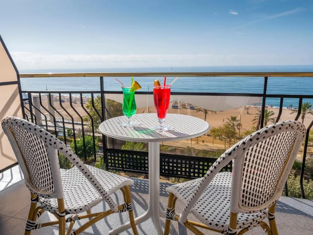 Chambre Double avec lit d’appoint et vue sur la mer — Checkin Garbí