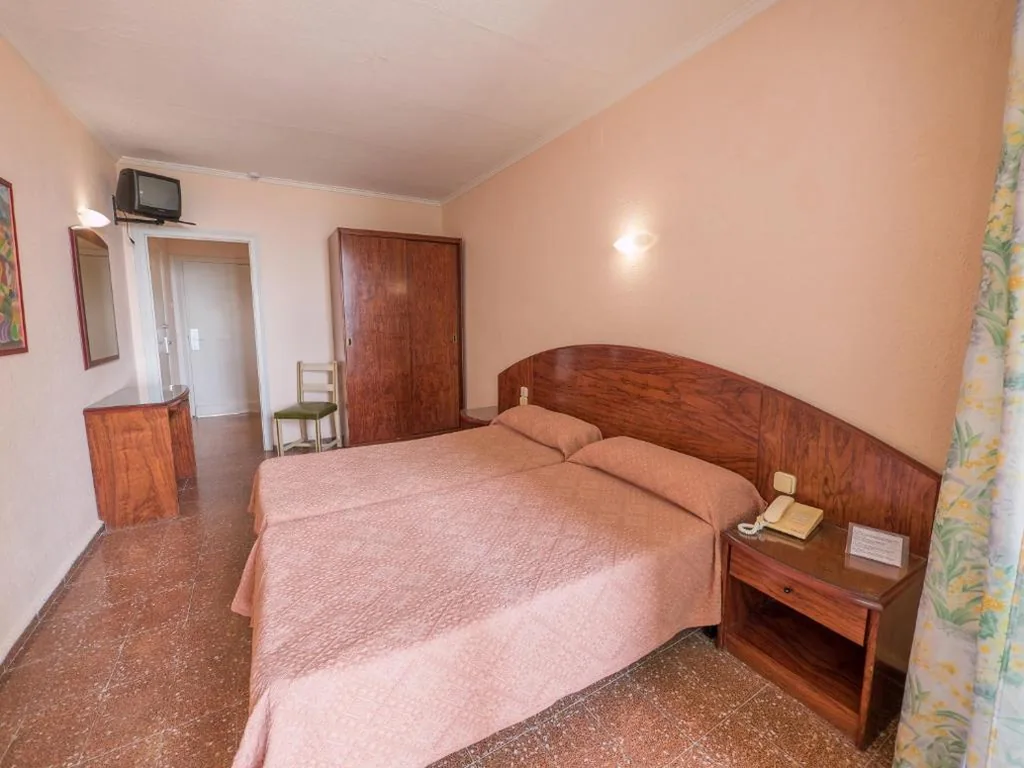 Chambre Double Standard — Checkin Garbí