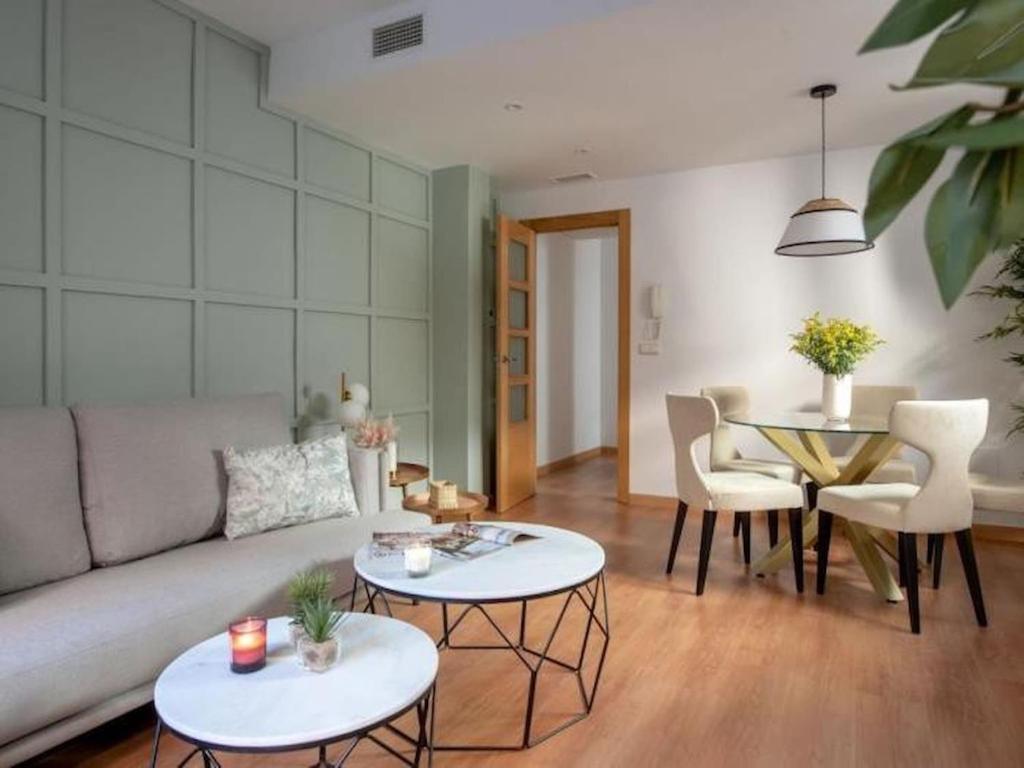 ChezmoiHomes Gran Via house with parking