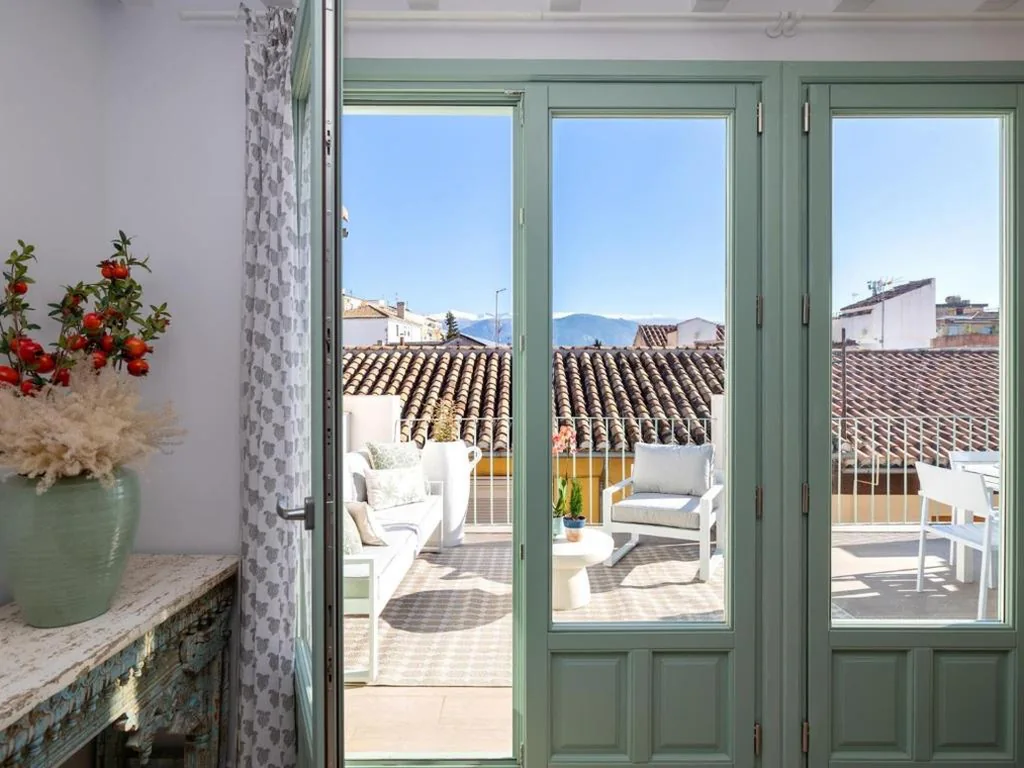 Casa — ChezmoiHomes Villa Glorïa with Parking
