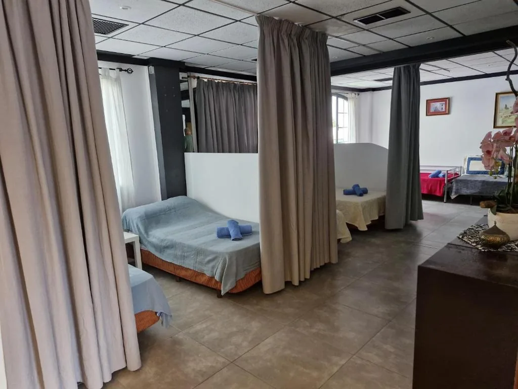 Lit en dortoir mixte de 6 lits — Chill 12 Guest House