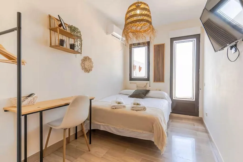 Doppelzimmer mit Gemeinschaftsbad — ChillOut 33 Rooms
