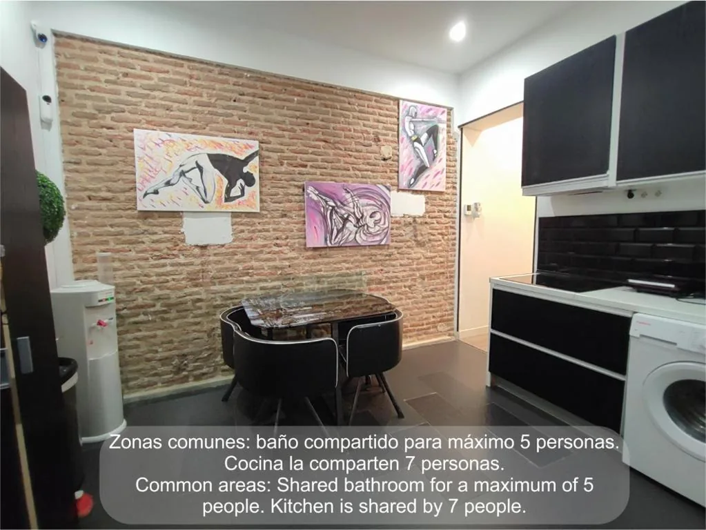 共用バスルーム付きダブルルーム — Chueca Rooms Madrid