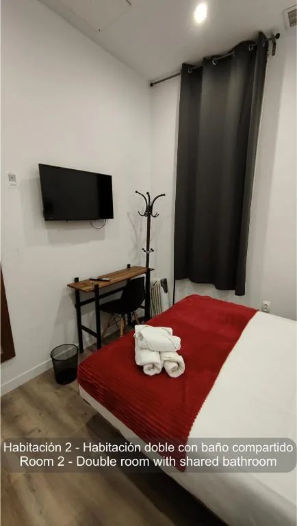 共用バスルーム付きダブルルーム — Chueca Rooms Madrid
