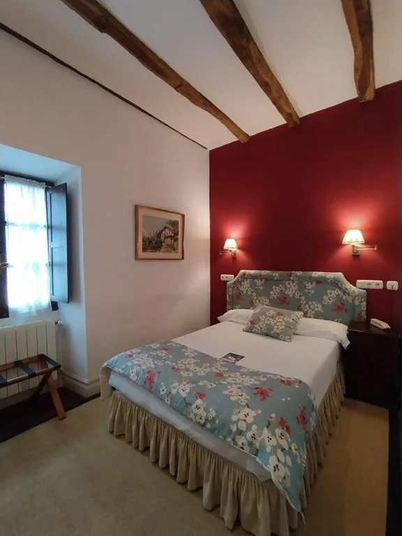 バスタブ付きシングルルーム — Churrut Hotel