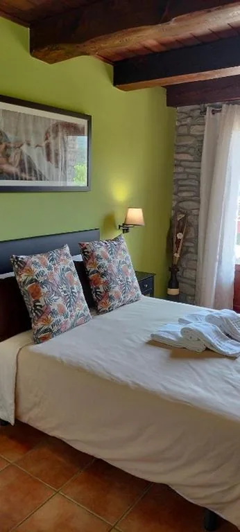 Doppelzimmer mit Balkon — Cimas con historia