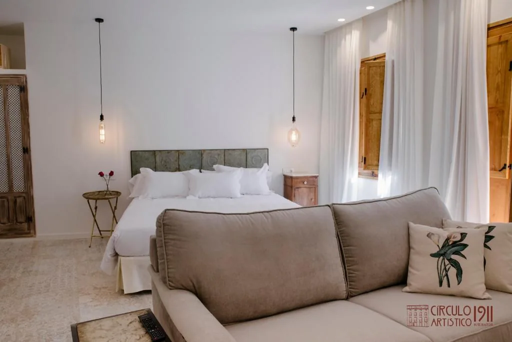 Quarto Deluxe - 1 cama grande — Círculo Artístico 1911 Hotel Boutique