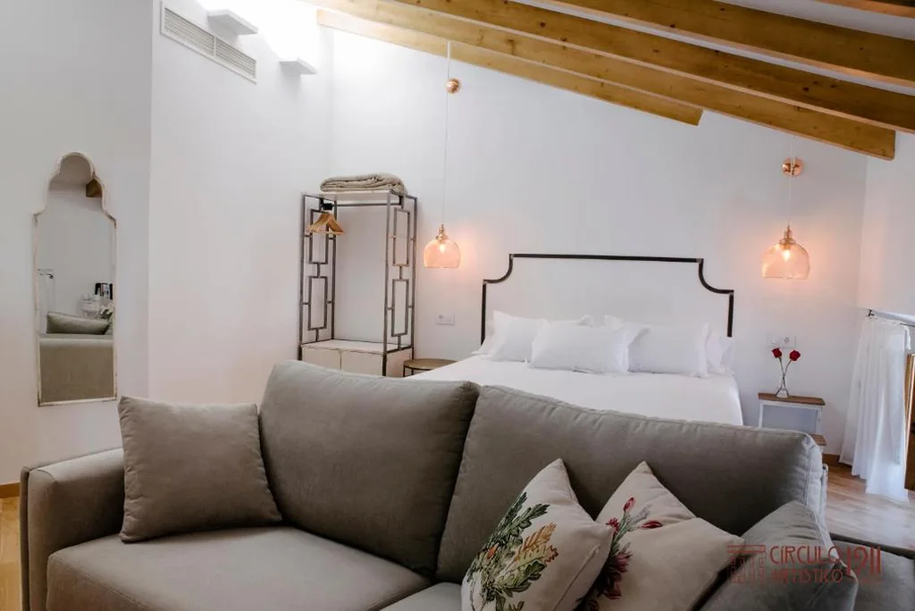 Quarto Deluxe - 1 cama grande — Círculo Artístico 1911 Hotel Boutique