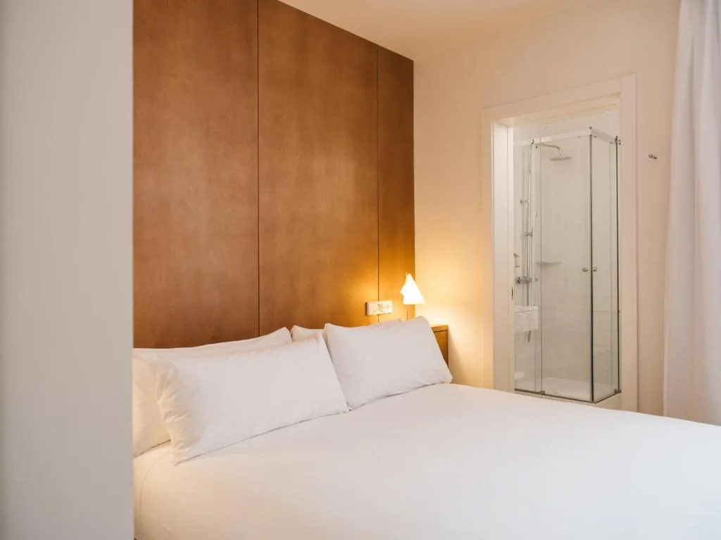Habitación Doble Pequeña — Círculo Condal