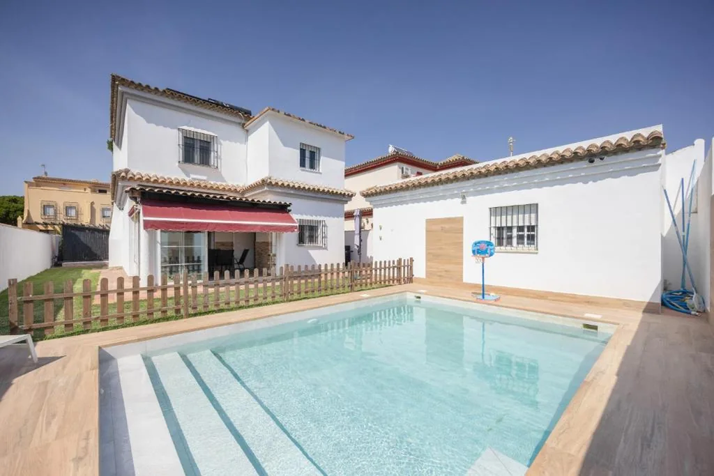 Villa con vistas al jardín — Cirpe Mar