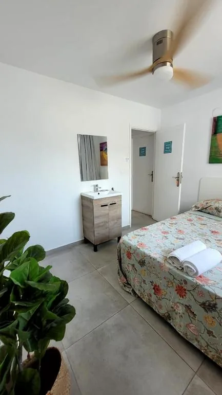 Camera doppia con WC in comune — Cisne By Nest Hostel
