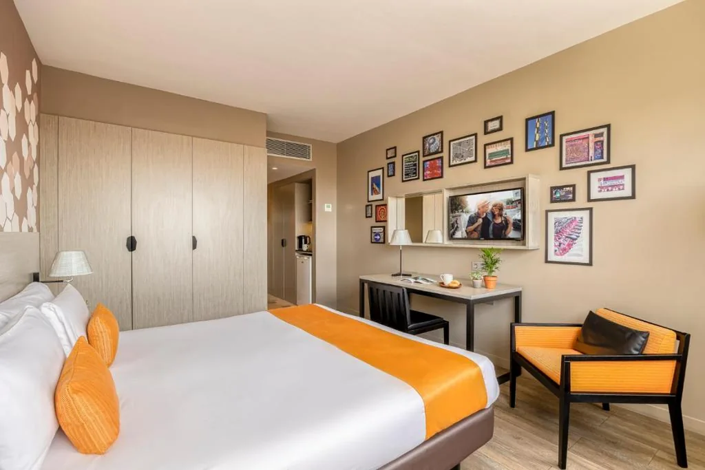 クラシックダブルルーム – シングルベッド2台またはダブルベッド1台 — Citadines Ramblas Barcelona