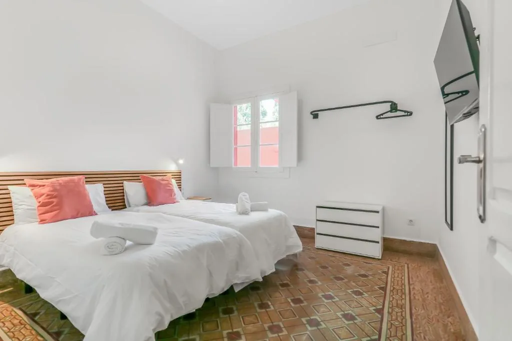 Quarto Duplo com casa de banho partilhada - 1 ou 2 camas — City Garden Suites Nadami 1935