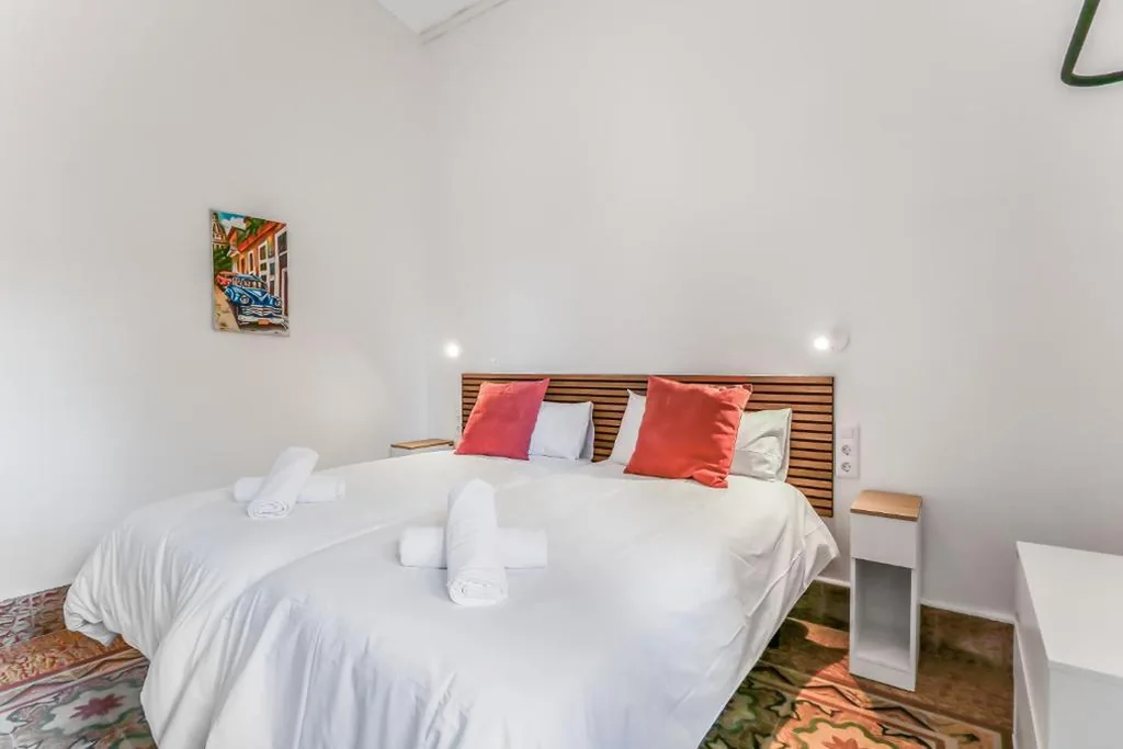 Quarto Duplo com casa de banho partilhada - 1 ou 2 camas — City Garden Suites Nadami 1935
