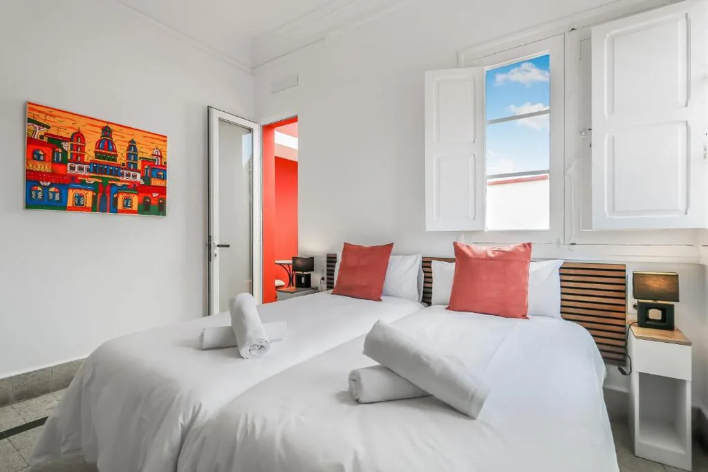 Quarto Duplo com casa de banho privativa - 1 ou 2 camas — City Garden Suites Nadami 1935