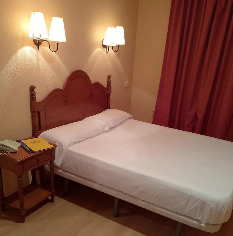 Doppelzimmer mit eigenem Bad — Cityexpress Hotel Fernando III - Najera