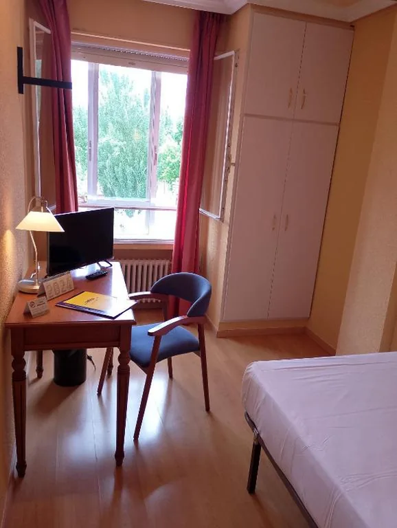 Einzelzimmer mit eigenem Bad — Cityexpress Hotel Fernando III - Najera