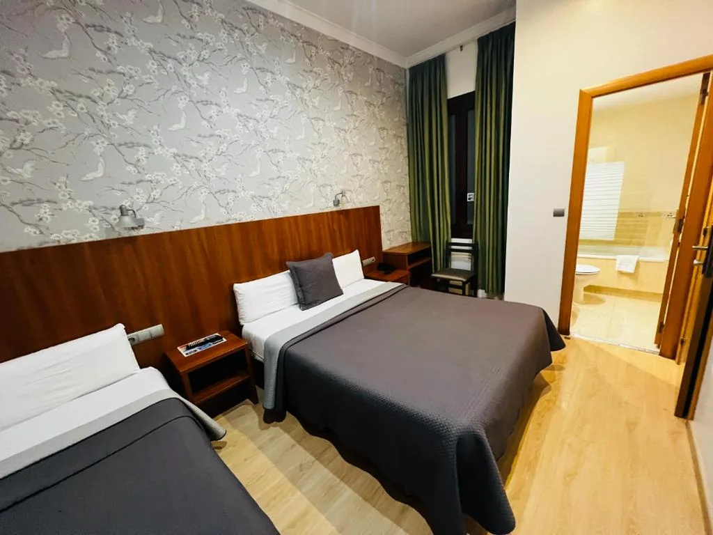 Camera tripla — Ciudad Condal Hostal - Paseo de Gracia