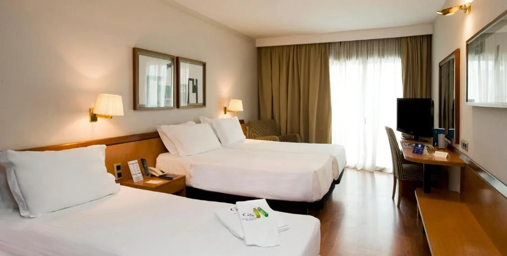 Dreibettzimmer — Ciudad de Castelldefels
