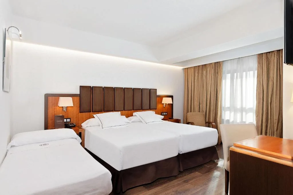 Driepersoonskamer (2 volwassenen + 1 kind) — Claridge Madrid