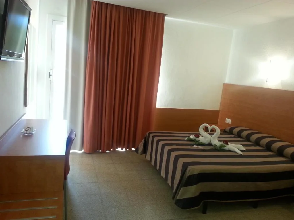 2 chambres familiales communicantes avec vue sur la rue (3 adultes + 2 enfants) — Cleopatra Spa Hotel