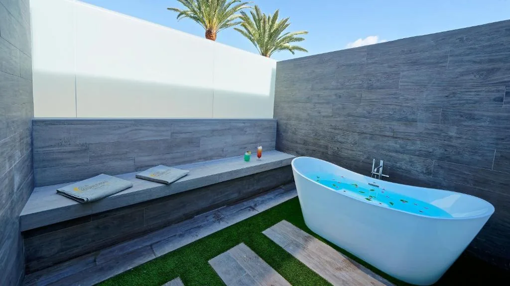 Chambre Double Deluxe avec baignoire extérieure — Club Maspalomas Suites & Spa - Adults Only
