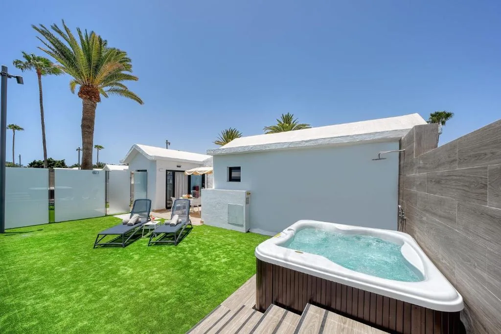 Suite Junior avec baignoire spa — Club Maspalomas Suites & Spa - Adults Only