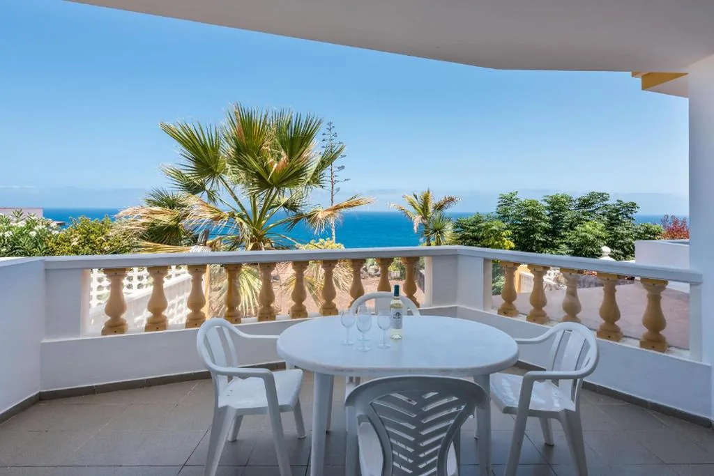 Atlantic Two-Bedroom Apartment with Balcony and Partial Sea View — Club Tarahal