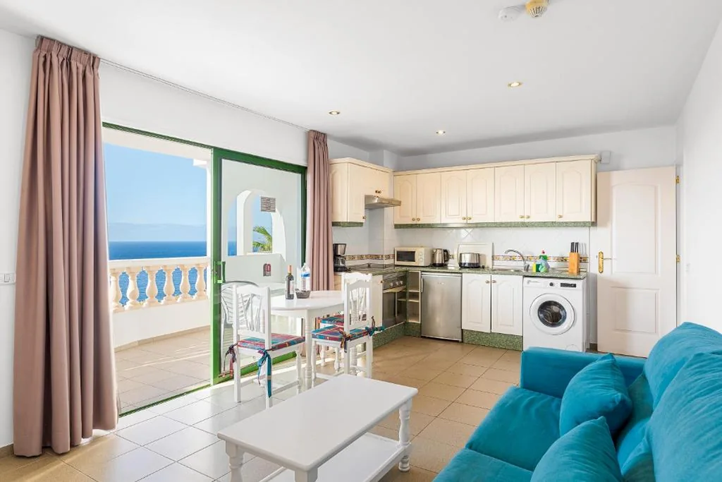 Superior Atlantic One-Bedroom Apartment with Balcony and Sea View — Club Tarahal