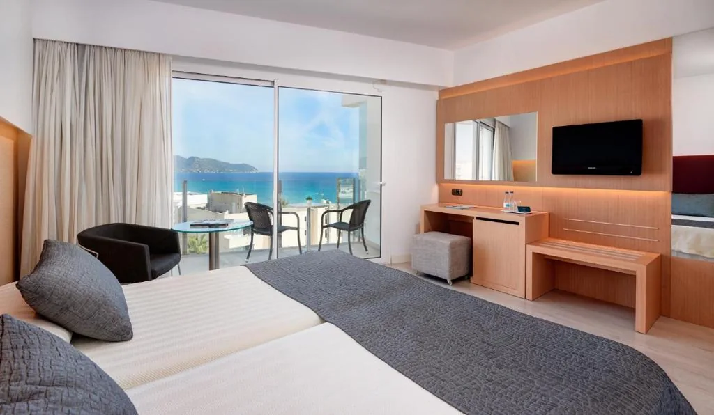 Doppelzimmer mit seitlichem Meerblick — CM Playa del Moro