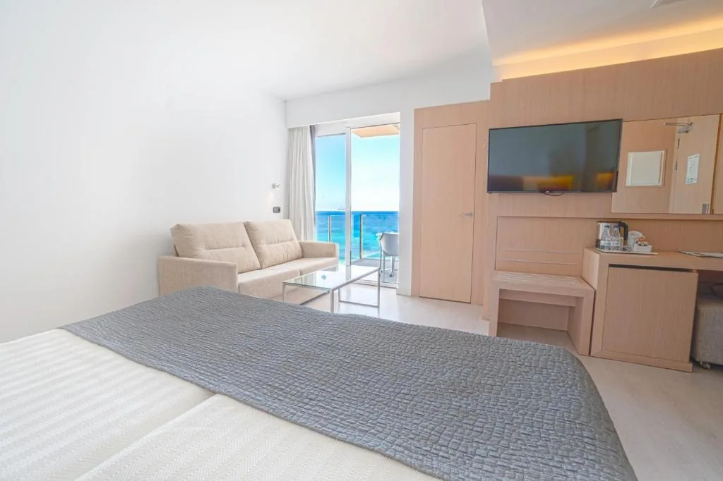 Junior-Suite mit seitlichem Meerblick — CM Playa del Moro