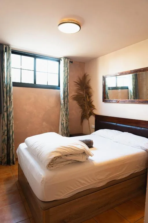 Camera Matrimoniale Standard con bagno in comune — Coco Surfhouse - Coworking Coliving