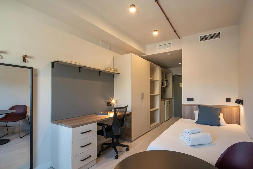 Einzelzimmer mit eigenem Bad — Codomo Living Granada