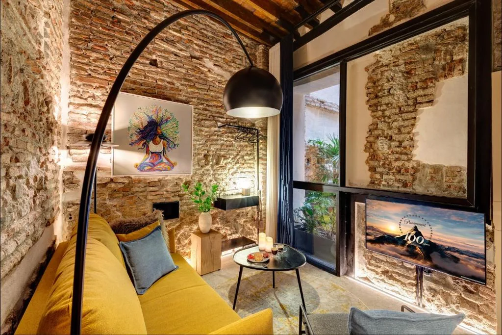 Zen Suite, Patio with Water & Art — Coeo Despertar Rooftop Terrace Exclusive Apartments