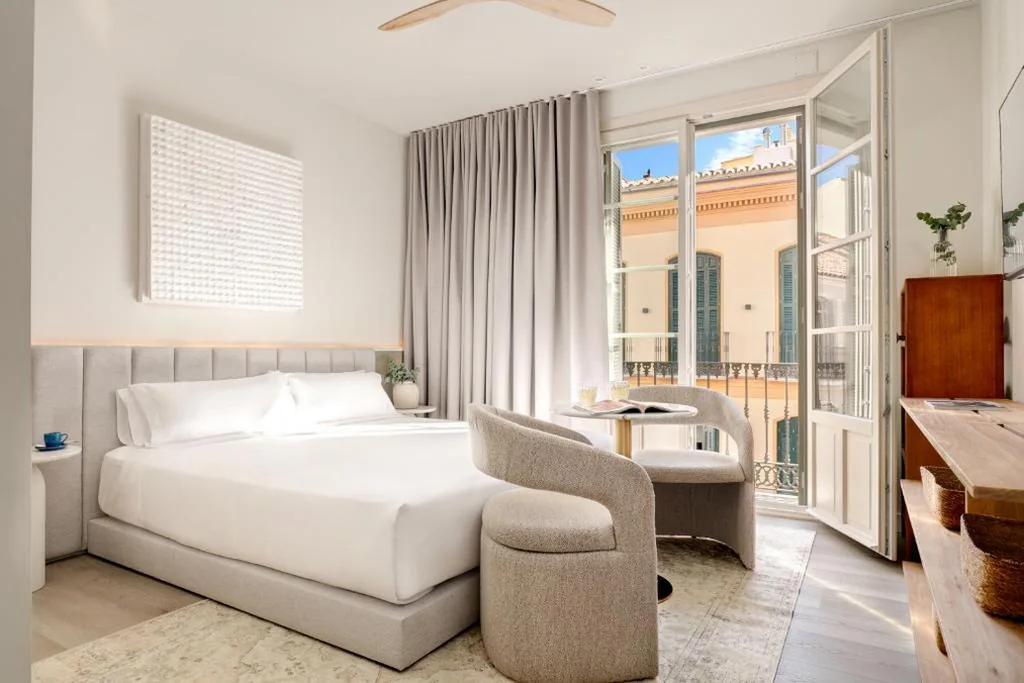 Estudio Clásico con vistas a la ciudad — Coeo Frailes Design Apartments