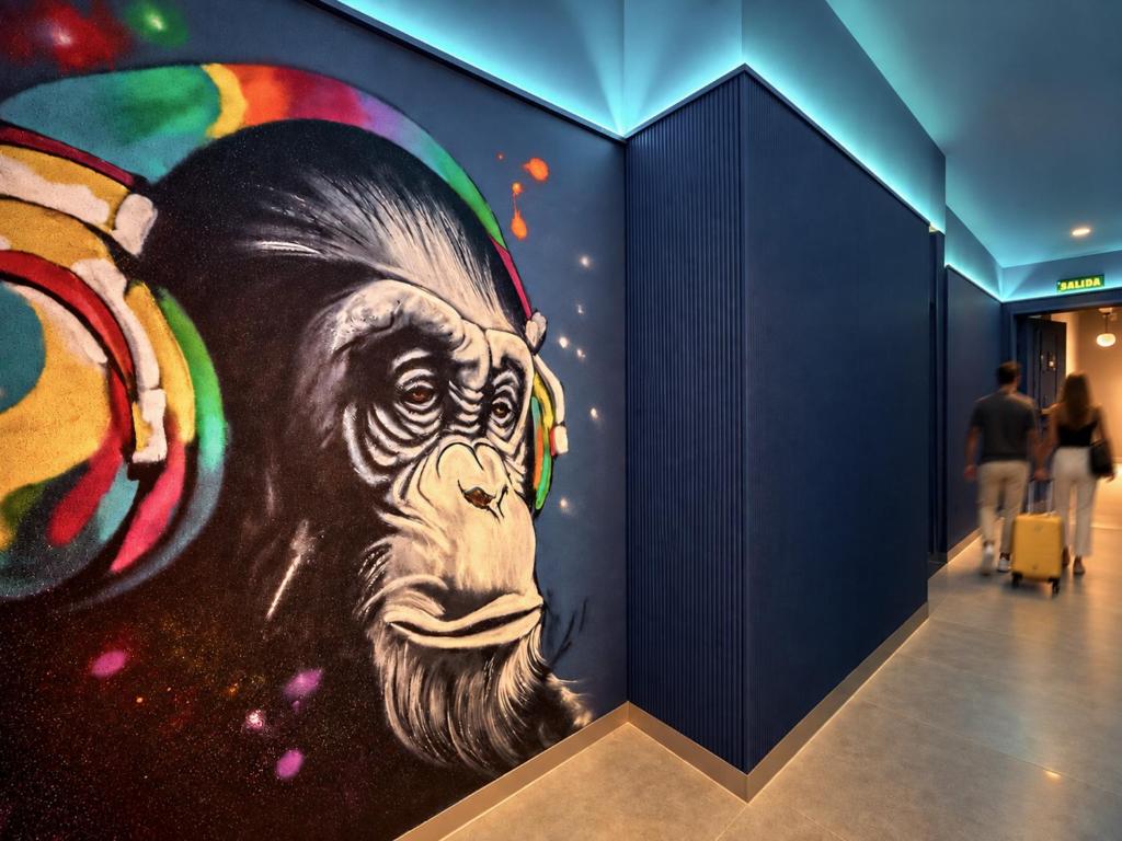 Coeo Hernan Ruiz Rooftop Pool Hostel