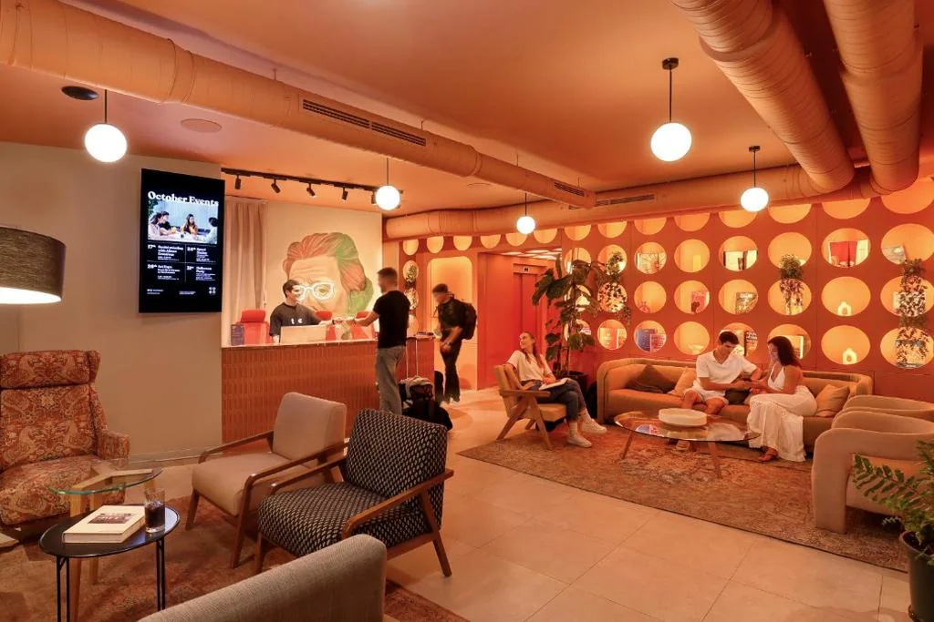 Coeo Hernan Ruiz Rooftop Pool Hostel
