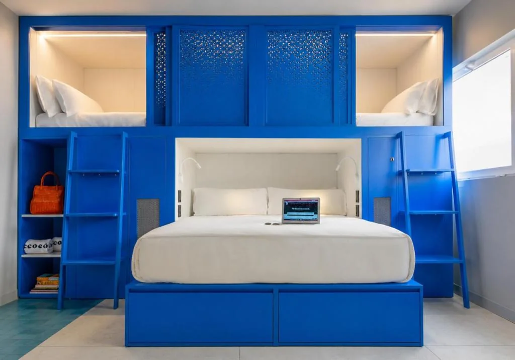 Habitación Familiar con baño privado — Coeo Pod Hostel Beatas