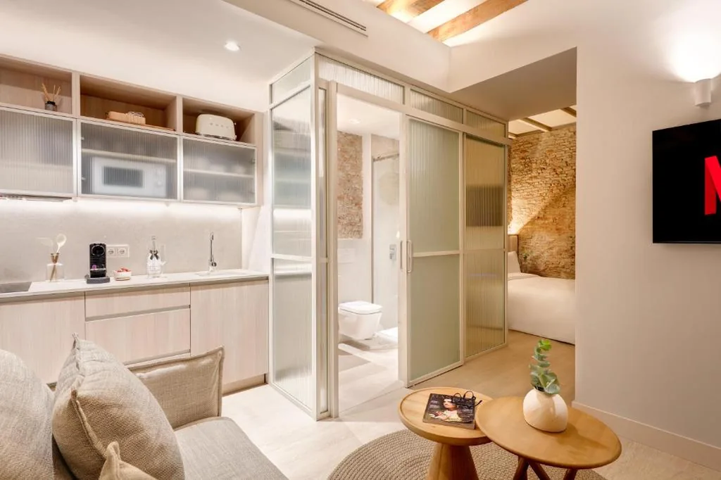 One-Bedroom Superior Apartment with Interior Views — Coeo Santa Maria Cathedral Signature Apartments