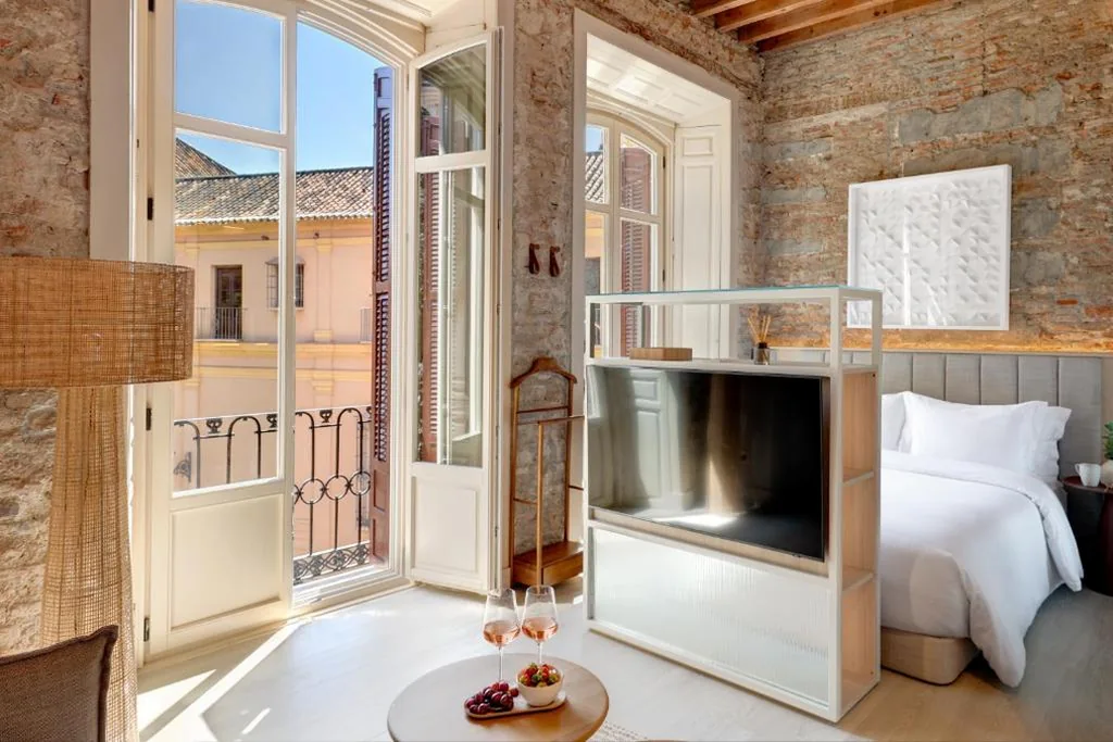 Deluxe Studio with Cathedral Views — Coeo Santa Maria Cathedral Signature Apartments