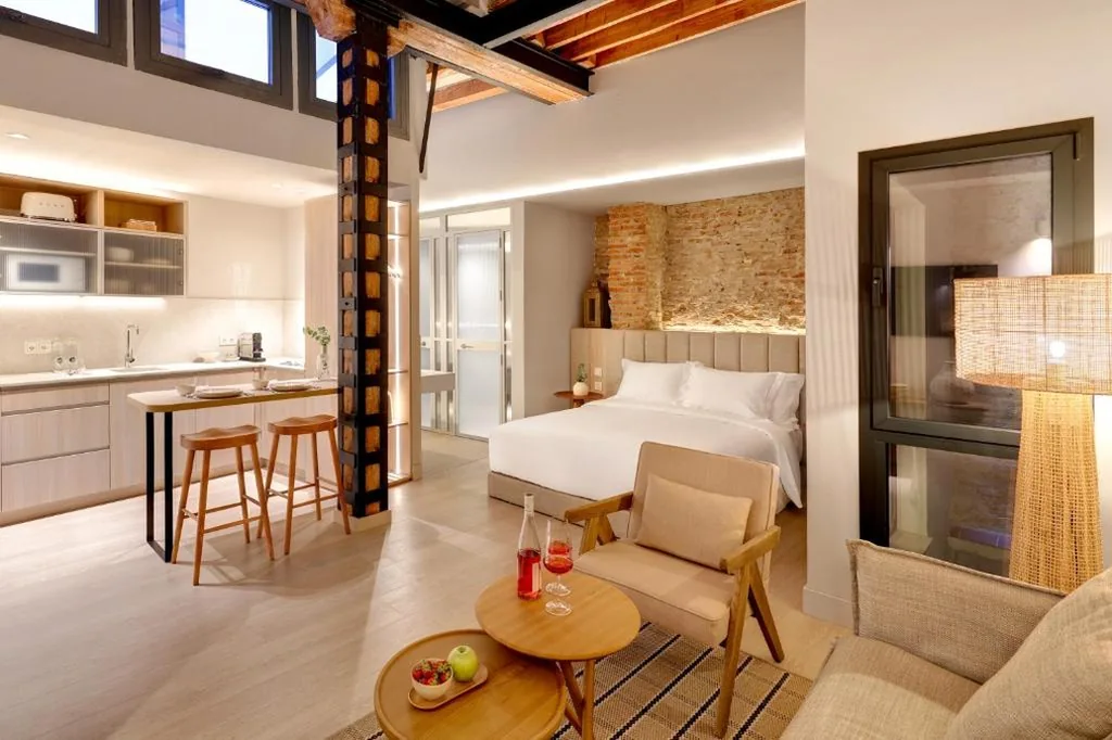 Ambassador Suite — Coeo Santa Maria Cathedral Signature Apartments