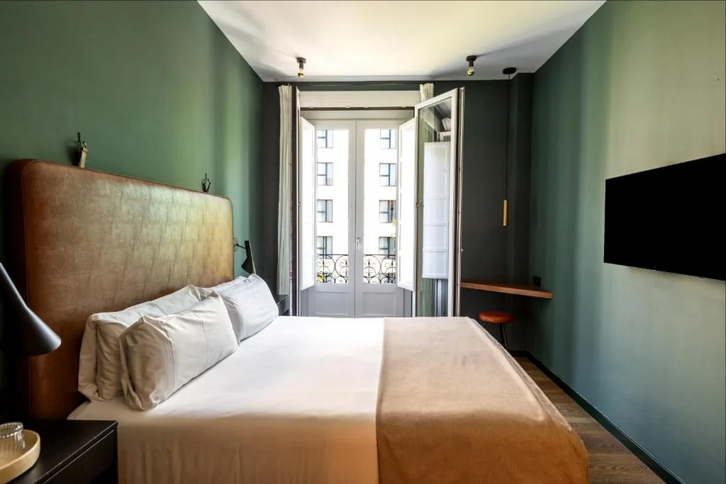Deluxe Double Room with Extra Bed — Colectia Stays Atocha