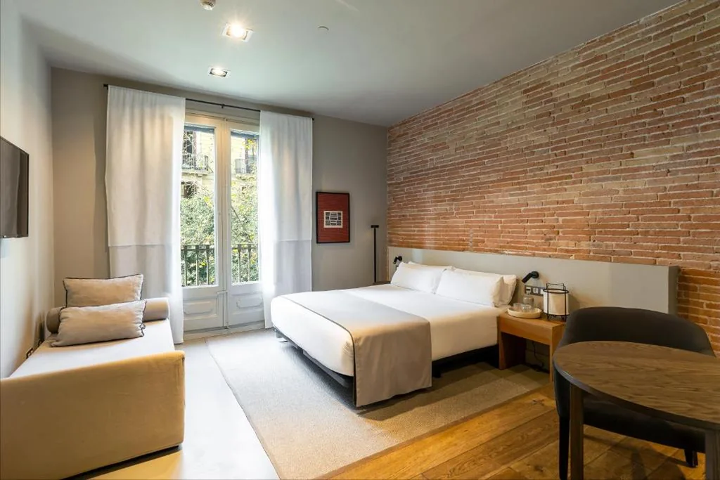 Habitación Doble Deluxe con cama supletoria — Colectia Stays Pau Claris