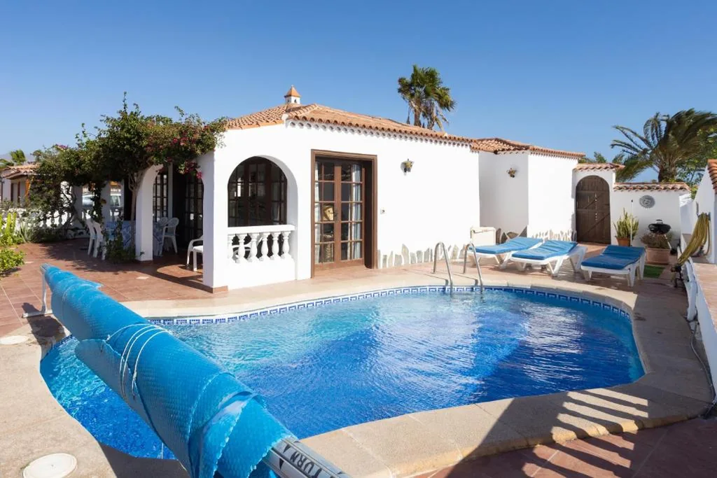 Villa de 2 dormitorios — COLINA GOLF excellent holiday home with heated pool