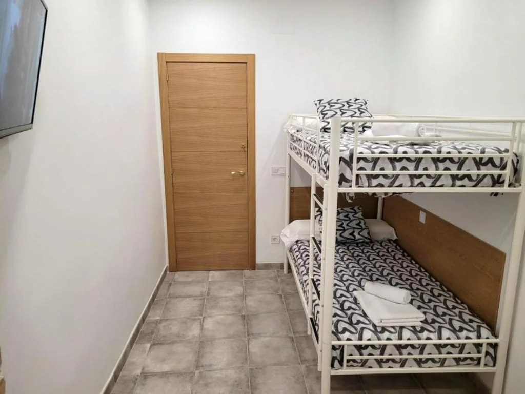 Habitación Doble con baño compartido - 2 camas — Coliving Noviciado