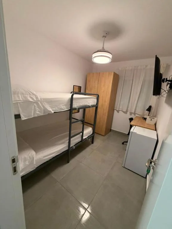 Habitación Estándar con baño compartido - 2 camas — Coliving San Esteban